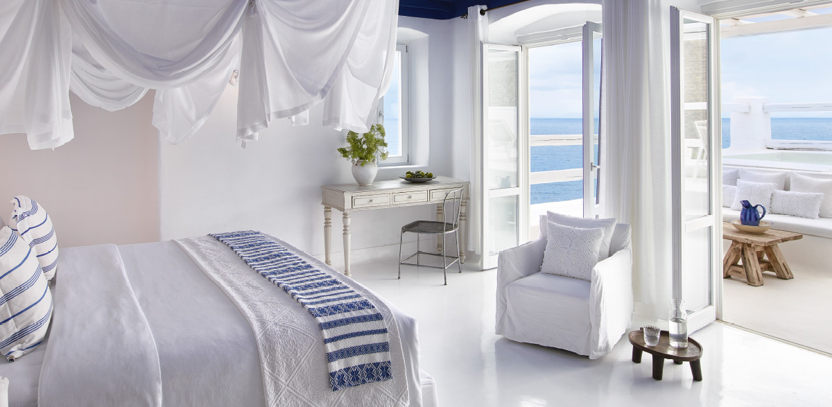 06-bedroom-seaview-royal-blu-mansion-mykonos-blu